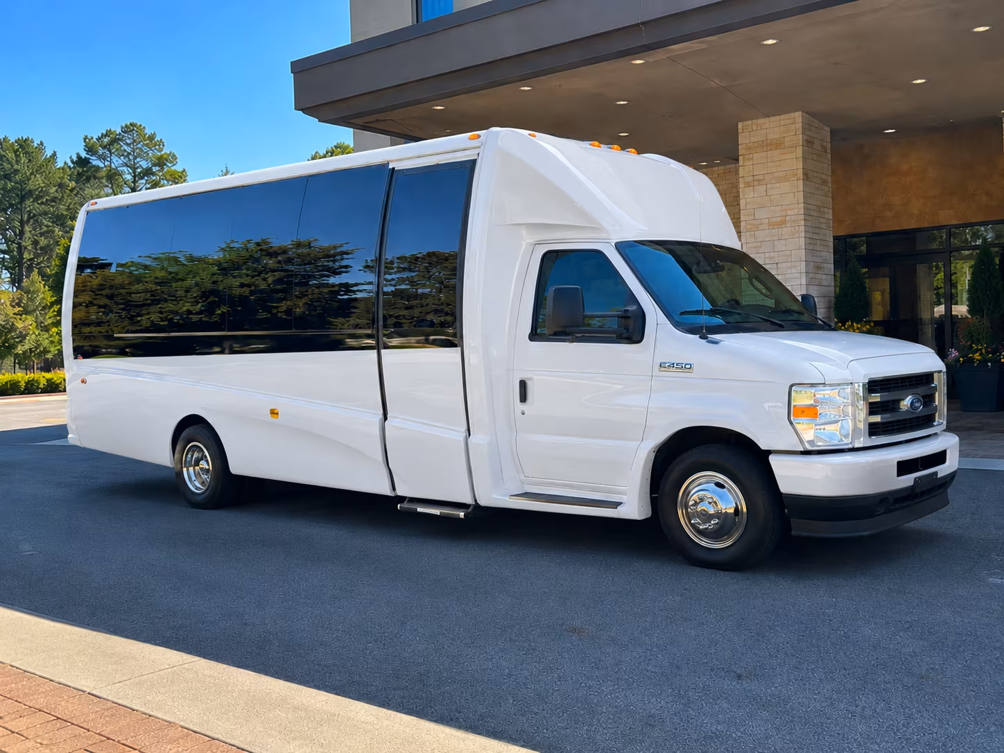 cheer on the reading royals at santander arena with easy group transportation